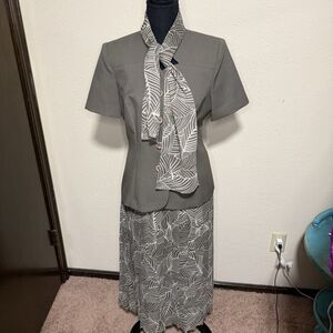 Women’s Leslie Fay 2PC Blouse & Skirt Set W/ Scarf Vintage Career Modest Size 8